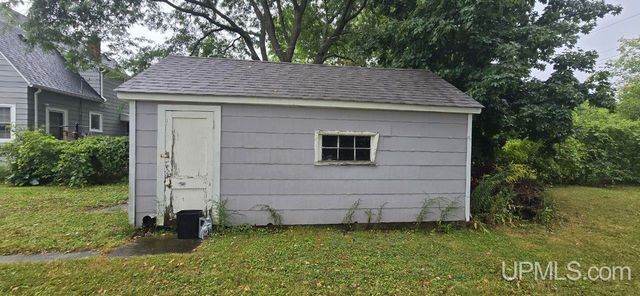 1065 Boston Avenue, Waterford, MI 48328