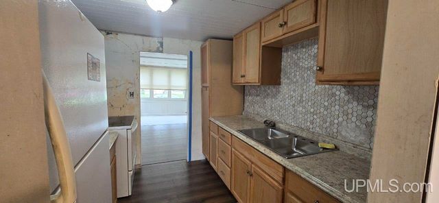 1065 Boston Avenue, Waterford, MI 48328