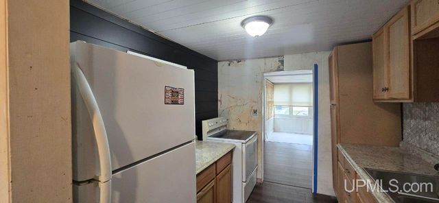 1065 Boston Avenue, Waterford, MI 48328