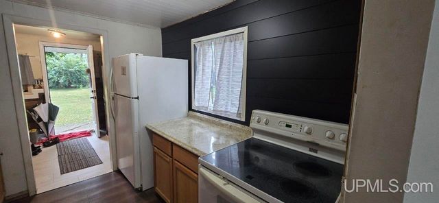 1065 Boston Avenue, Waterford, MI 48328