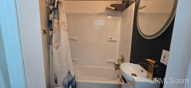 1065 Boston Avenue, Waterford, MI 48328