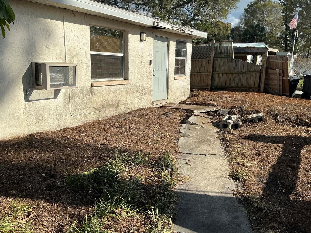 Image 13 of property listing at 10791 105TH STREET, Largo, FL 33773