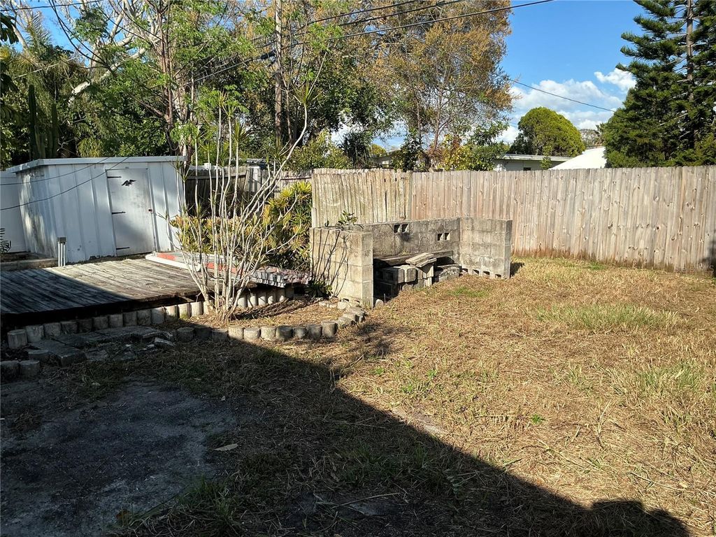 Image 17 of property listing at 10791 105TH STREET, Largo, FL 33773