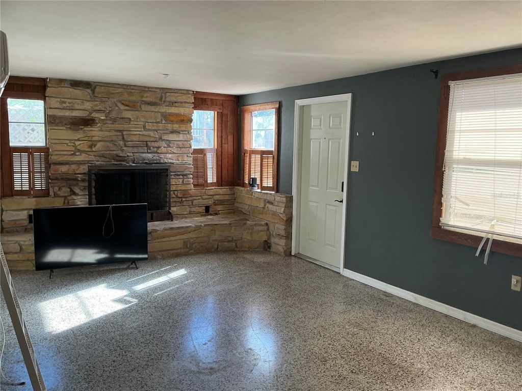 Image 3 of property listing at 10791 105TH STREET, Largo, FL 33773