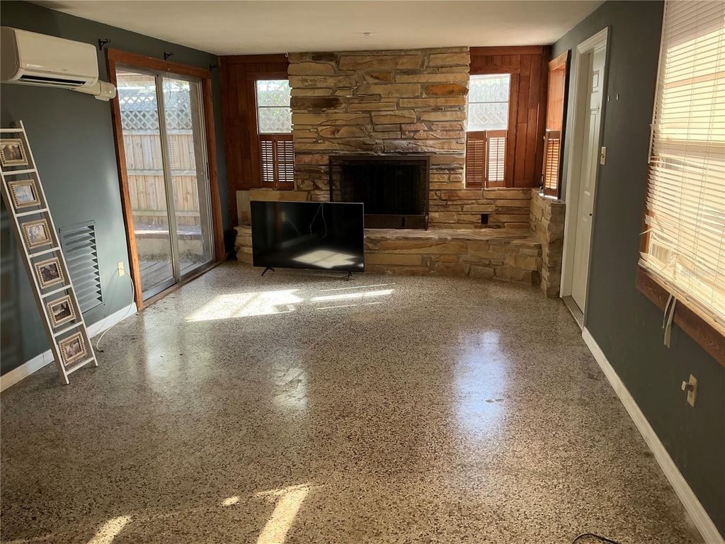 Image 4 of property listing at 10791 105TH STREET, Largo, FL 33773