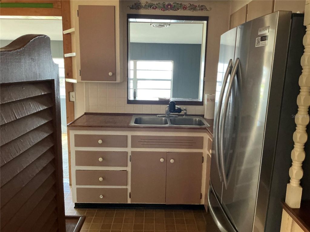 Image 7 of property listing at 10791 105TH STREET, Largo, FL 33773