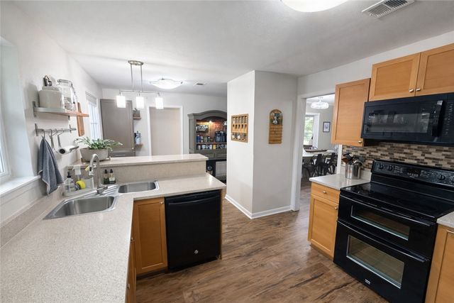 182 Blossom, Hilltop Lakes, TX 77871