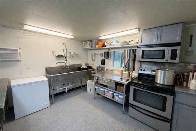 182 Blossom, Hilltop Lakes, TX 77871