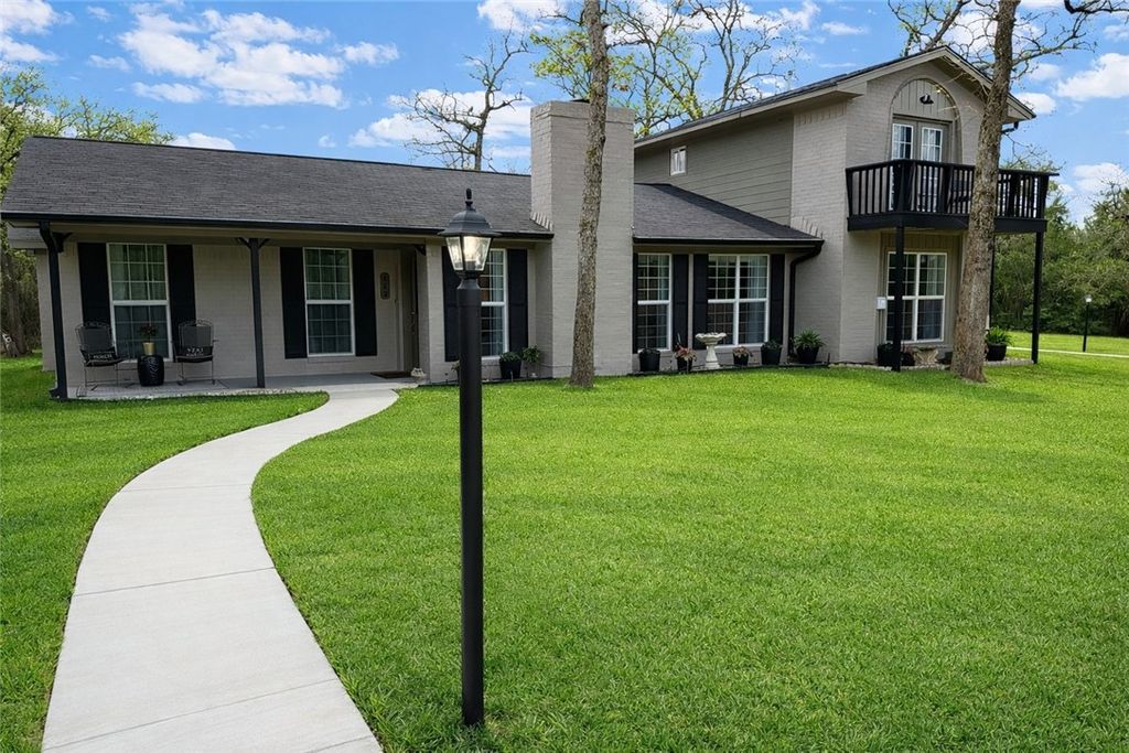 182 Blossom, Hilltop Lakes, TX 77871