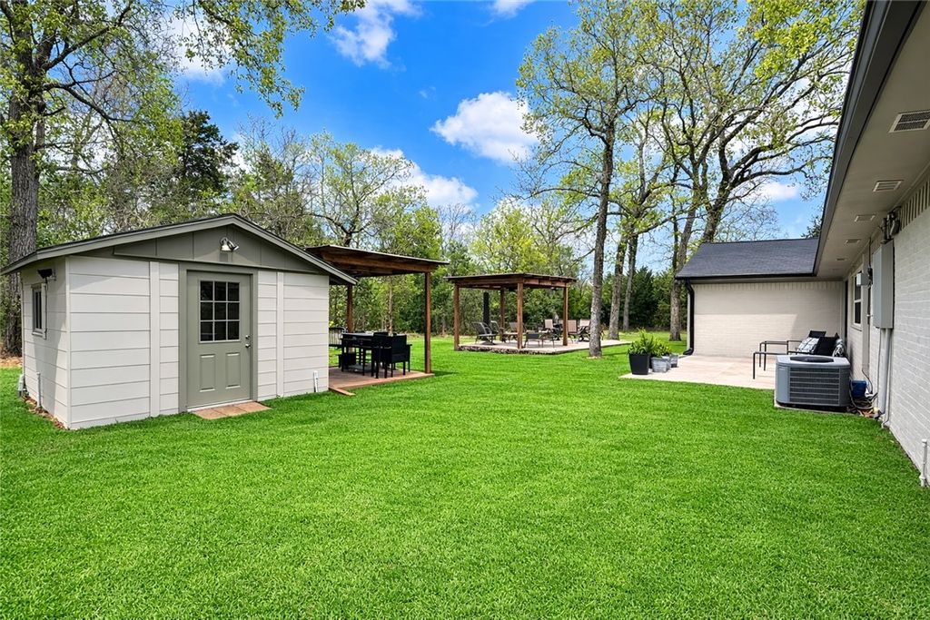 182 Blossom, Hilltop Lakes, TX 77871 — photo 3