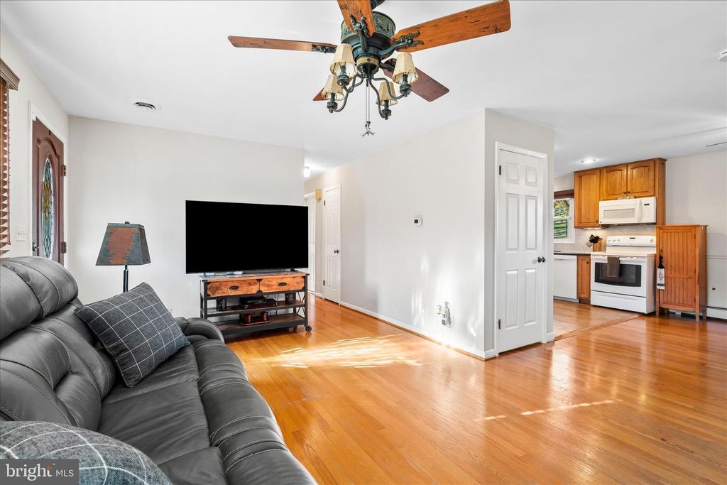 Image 14 of property listing at 12734 WOODSBORO PIKE, Keymar, MD 21757