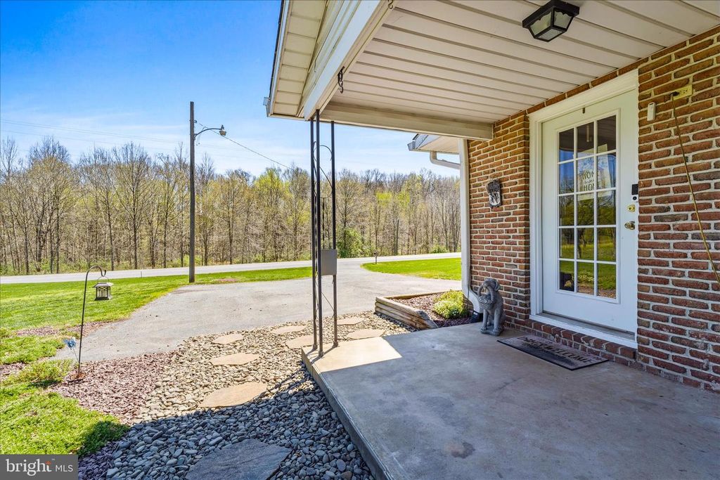 Image 4 of property listing at 12734 WOODSBORO PIKE, Keymar, MD 21757