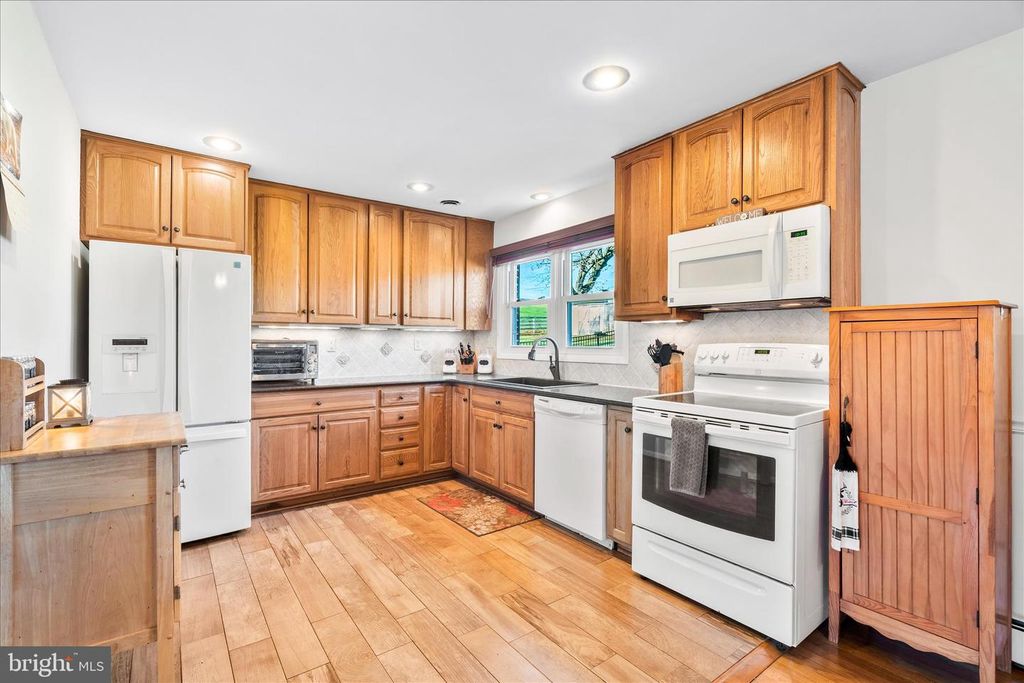 Image 5 of property listing at 12734 WOODSBORO PIKE, Keymar, MD 21757