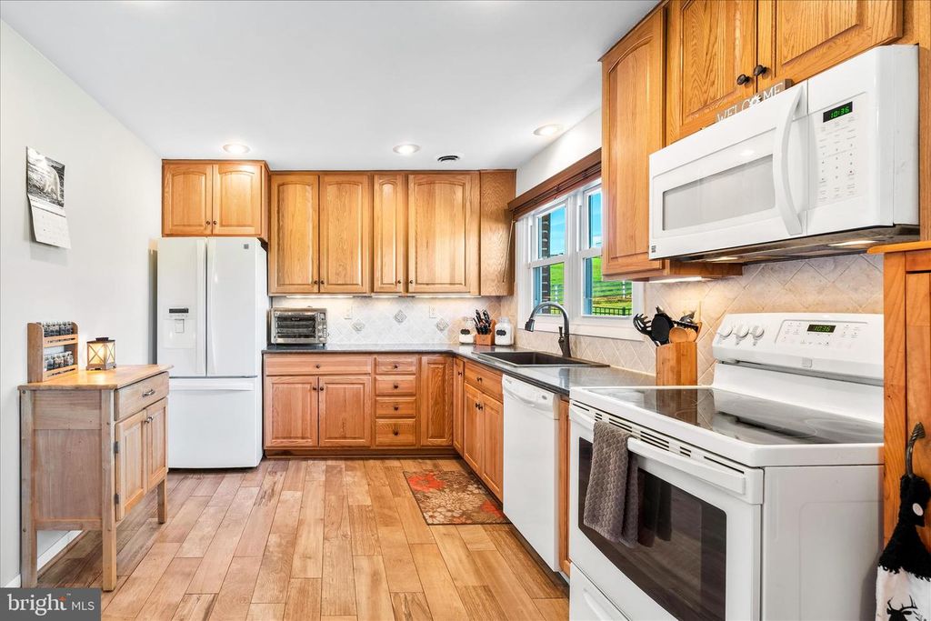 Image 7 of property listing at 12734 WOODSBORO PIKE, Keymar, MD 21757