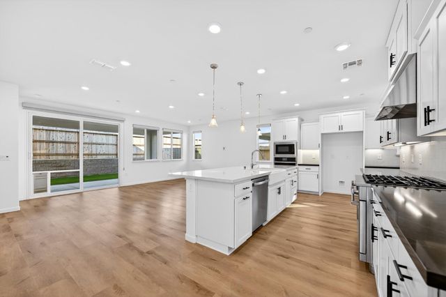 12713 Mission Peak Way, Rancho Cordova, CA 95742