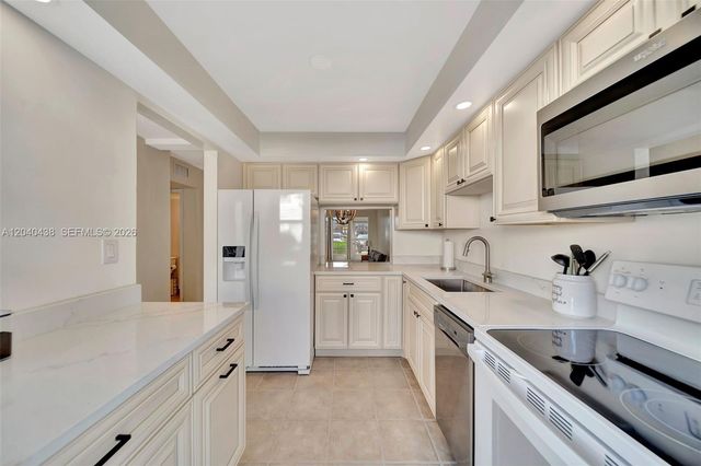 3221 NE 8th Street 103, Pompano Beach, FL 33062