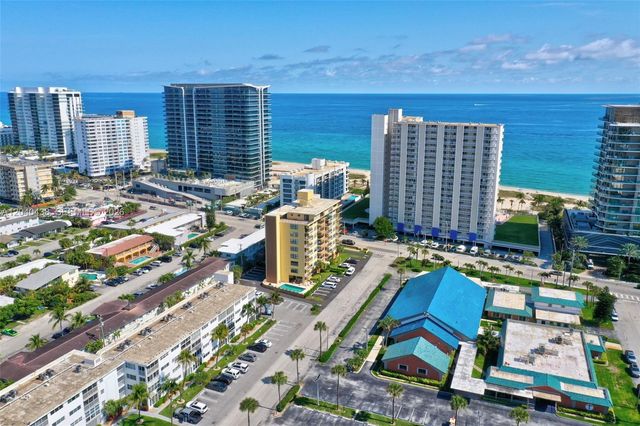 3221 NE 8th Street 103, Pompano Beach, FL 33062