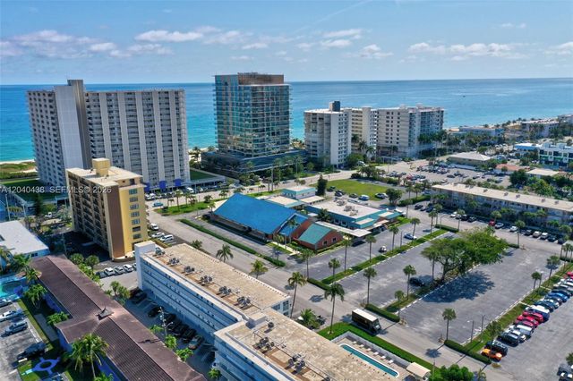 3221 NE 8th Street 103, Pompano Beach, FL 33062