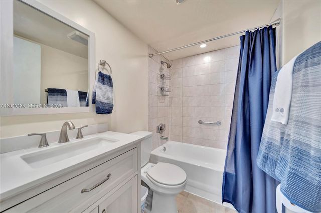 3221 NE 8th Street 103, Pompano Beach, FL 33062