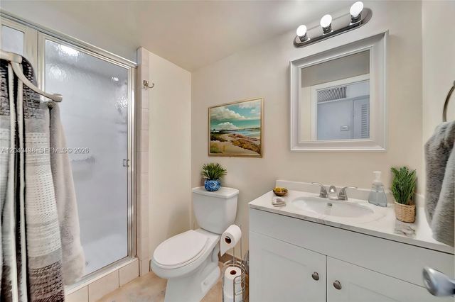 3221 NE 8th Street 103, Pompano Beach, FL 33062
