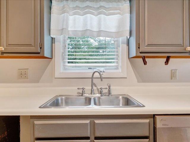 107 Windward DR SW 107, Roanoke, VA 24018
