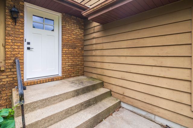 340 Golfview Drive, Schererville, IN 46375