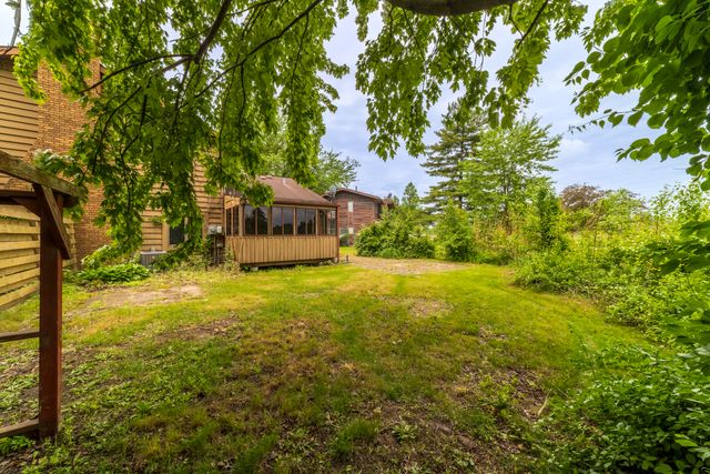 340 Golfview Drive, Schererville, IN 46375
