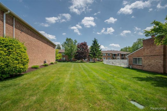 30795 Shiawassee Road 7, Farmington, MI 48336