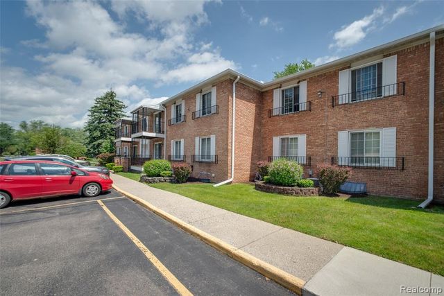 30795 Shiawassee Road 7, Farmington, MI 48336