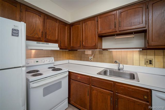 30795 Shiawassee Road 7, Farmington, MI 48336