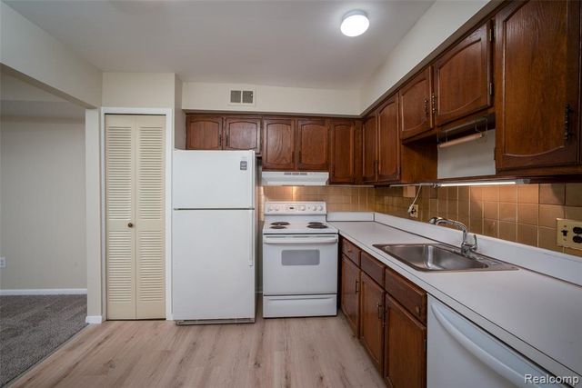 30795 Shiawassee Road 7, Farmington, MI 48336