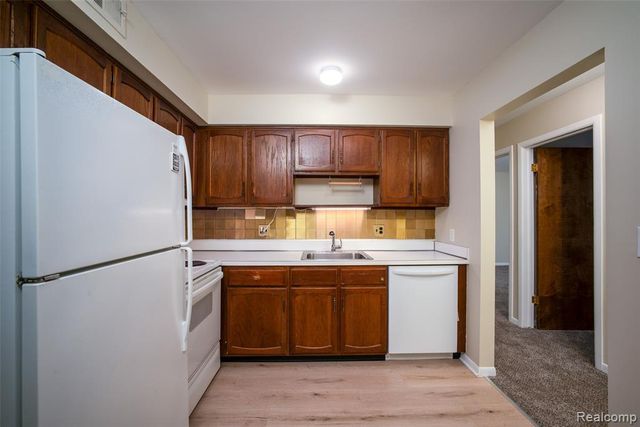 30795 Shiawassee Road 7, Farmington, MI 48336