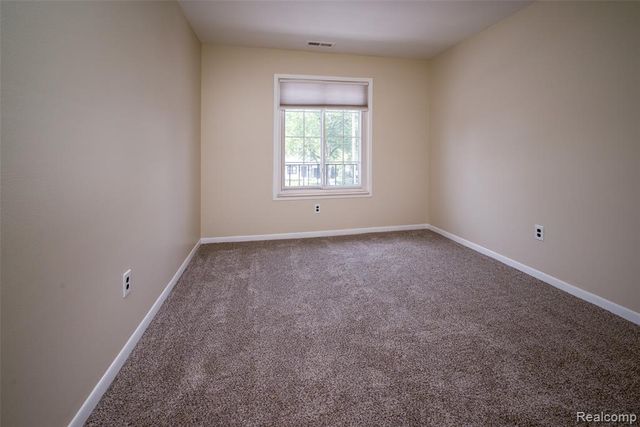 30795 Shiawassee Road 7, Farmington, MI 48336