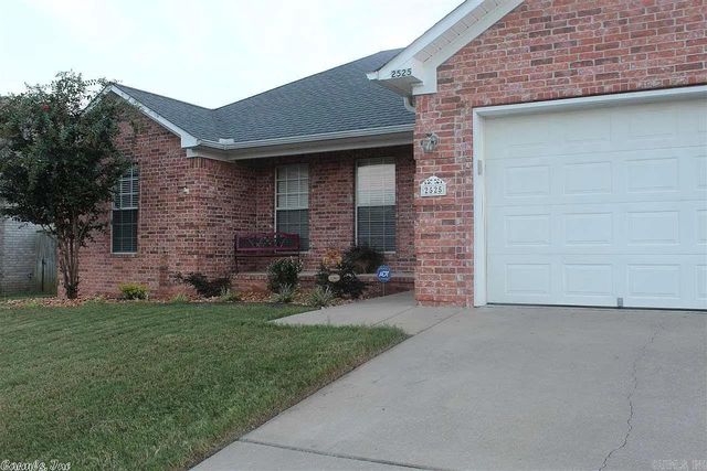 2525 Zoysia Lane, Conway, AR 72034