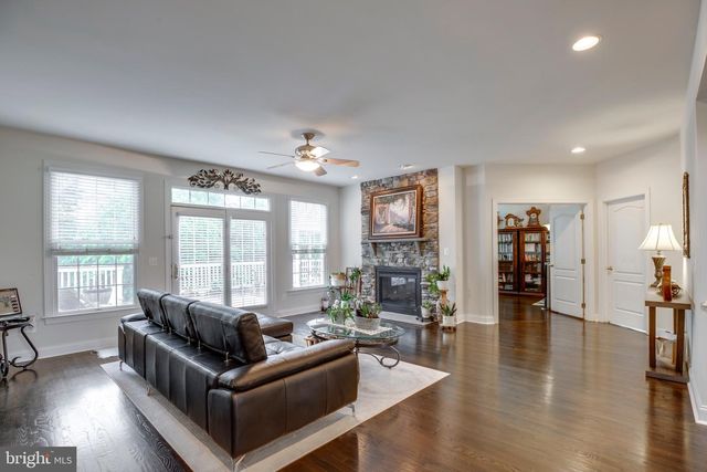 15613 VILLAGE COVE PL, Haymarket, VA 20169
