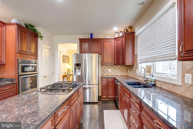 15613 VILLAGE COVE PL, Haymarket, VA 20169
