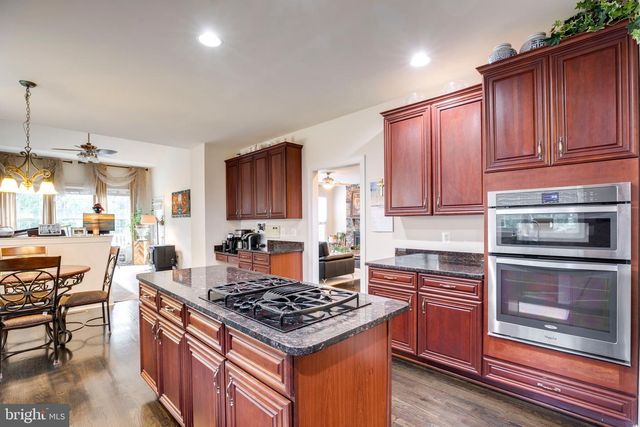 15613 VILLAGE COVE PL, Haymarket, VA 20169
