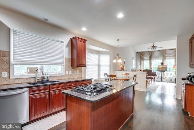 15613 VILLAGE COVE PL, Haymarket, VA 20169