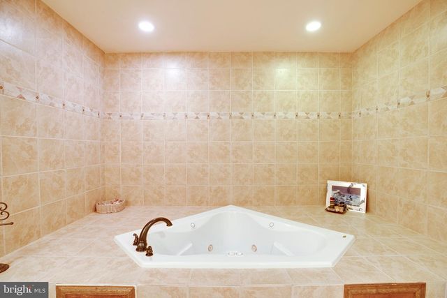 15613 VILLAGE COVE PL, Haymarket, VA 20169