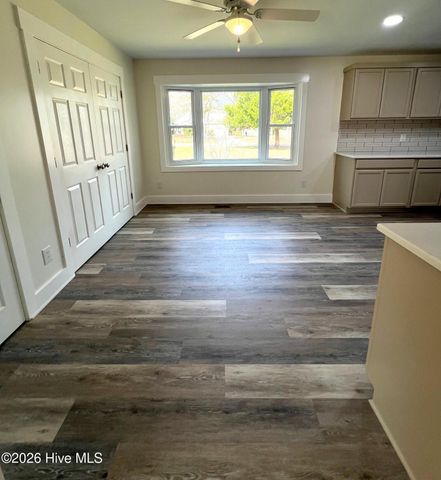 410 Loma Linda Drive, Cape Carteret, NC 28584