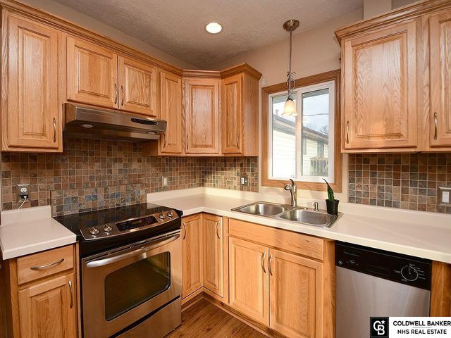 7813 S 37th Street, Bellevue, NE 68147