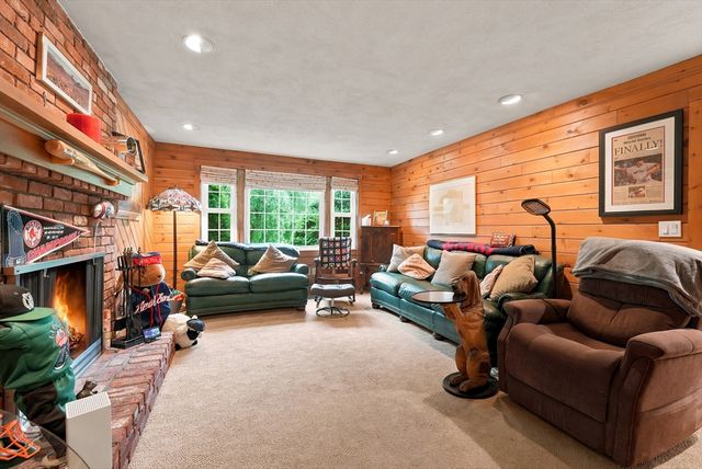 12 Swanson Rd, Framingham, MA 01701