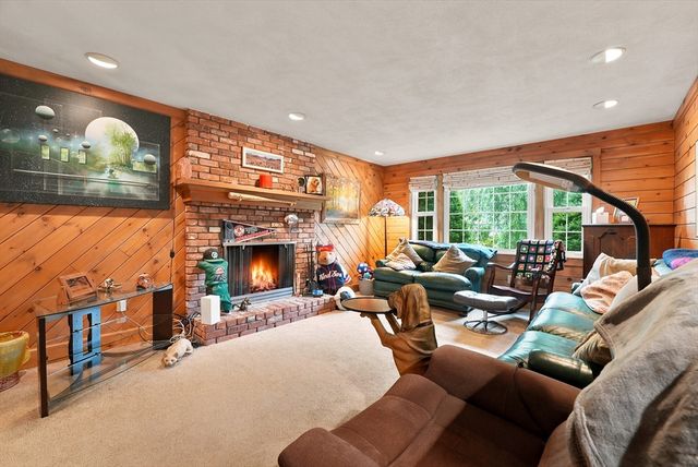 12 Swanson Rd, Framingham, MA 01701