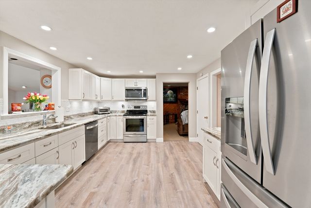 12 Swanson Rd, Framingham, MA 01701