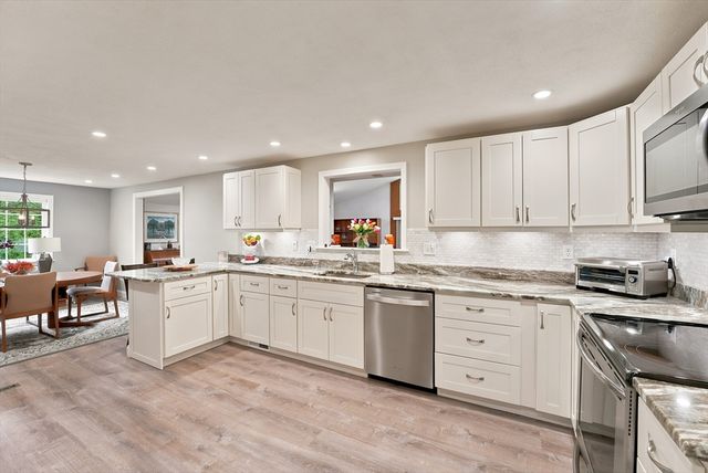 12 Swanson Rd, Framingham, MA 01701