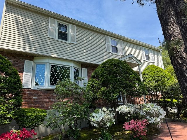 12 Swanson Rd, Framingham, MA 01701