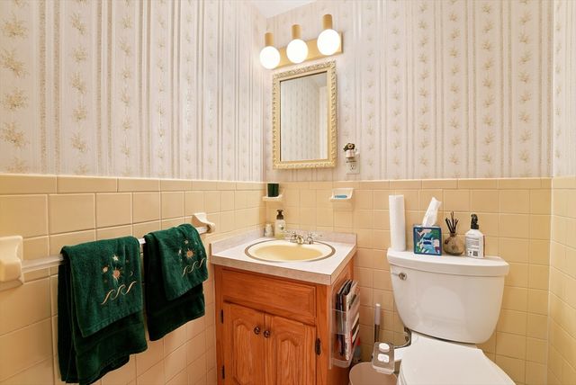 12 Swanson Rd, Framingham, MA 01701