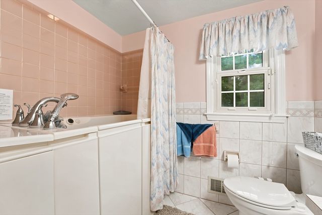 12 Swanson Rd, Framingham, MA 01701