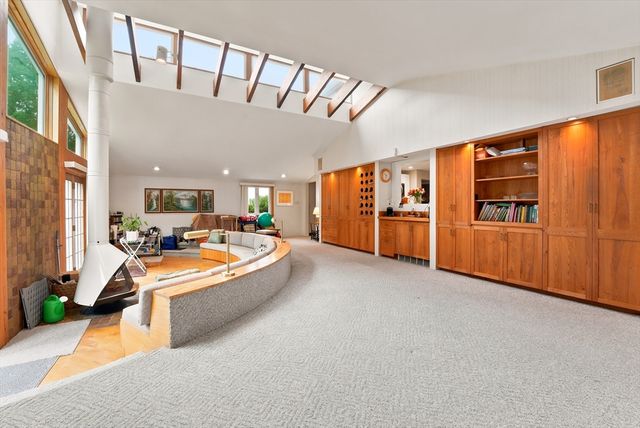 12 Swanson Rd, Framingham, MA 01701