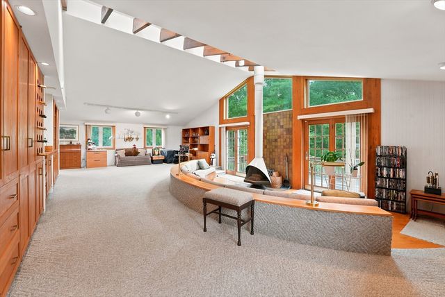 12 Swanson Rd, Framingham, MA 01701